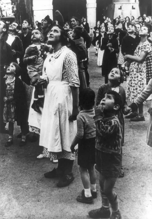 Framed Print : Townspeople watch rebel aircraft flying overhead during the Spanish Civil War Framed Print : Townspeople watch rebel aircraft flying overhead during the Spanish Civil War