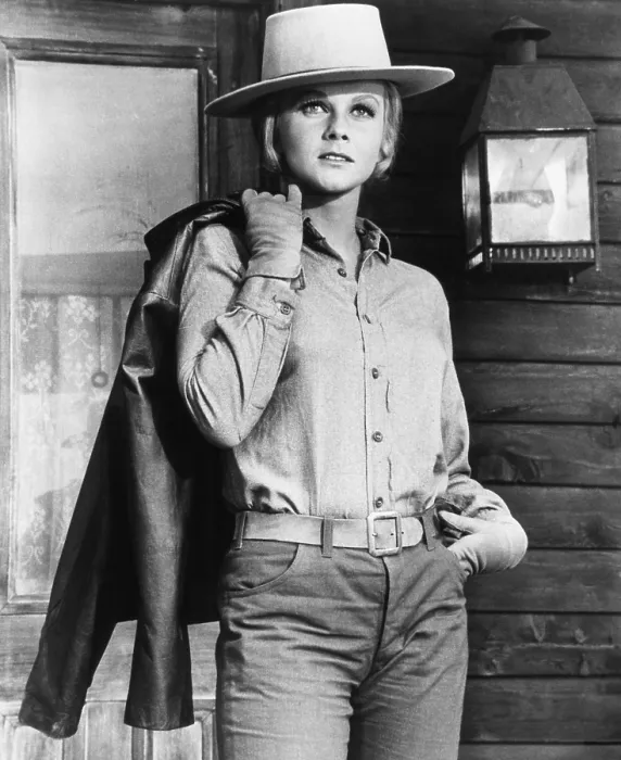 Framed Print : THE TRAIN ROBBERS, Ann-Margret, 1973
