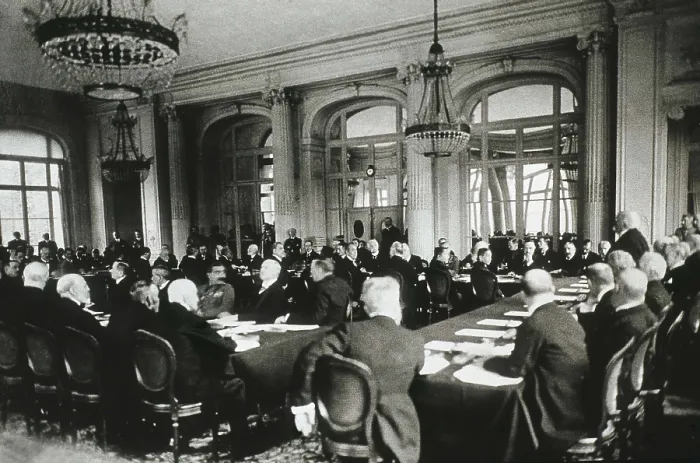 Framed Print : Treaty of Versailles (1919) at Palais de Trianon. Georges Clemenceau, standing, speaking to the German delegation. AISA / Everett Collection**US SALES ONLY** Framed Print : Treaty of Versailles (1919) at Palais de Trianon. Georges Clemenceau, standing, speaking to the German delegation. AISA / Everett Collection**US SALES ONLY**