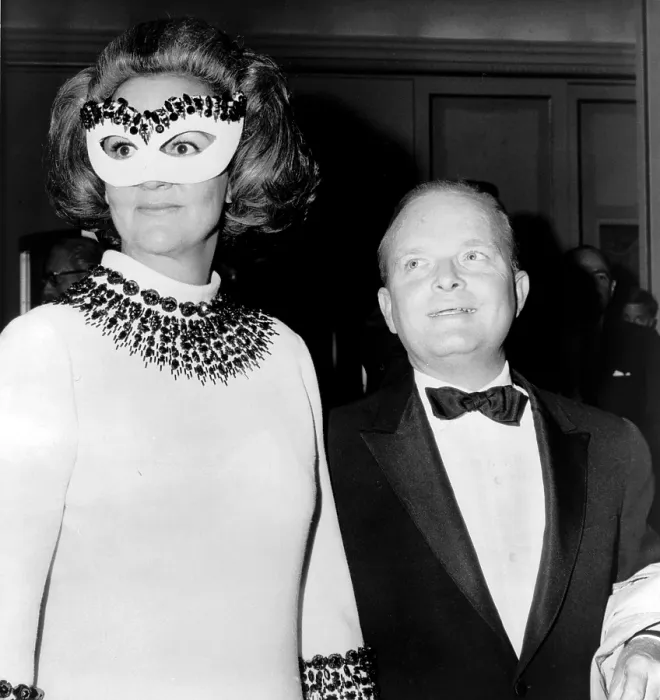 Framed Print : Truman Capote (1924-1984), southern American writer with Washington Post publisher, Katherine Graham (1917-2001), at his 1966 'Black and White' ball Framed Print : Truman Capote (1924-1984), southern American writer with Washington Post publisher, Katherine Graham (1917-2001), at his 1966 'Black and White' ball