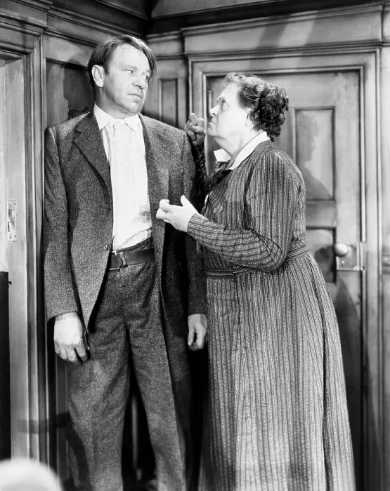 Framed Print : TUGBOAT ANNIE, from left, Wallace Beery, Marie Dressler, 1933