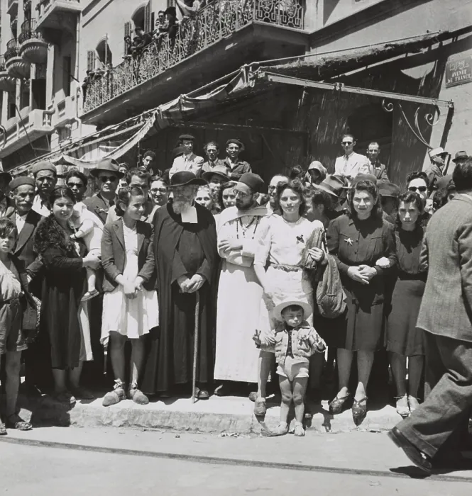 Framed Print : Tunisian civilians at the Allied Victory parade in Tunis, May 20, 1943, during World War 2. (BSLOC_2013-12_81)