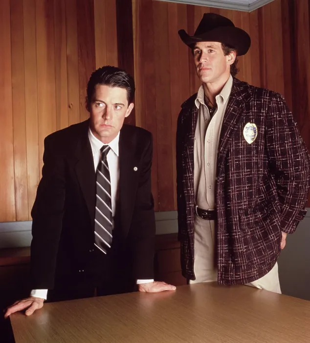 Framed Print : TWIN PEAKS, Kyle MacLachlan, Michael Ontkean, 1990-91 Framed Print : TWIN PEAKS, Kyle MacLachlan, Michael Ontkean, 1990-91
