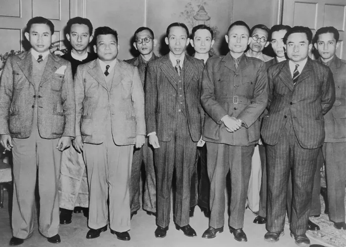 Framed Print : U Aung San, Deputy Chairman of the Executive Council of Burma, with Burmese delegation. London, 1947