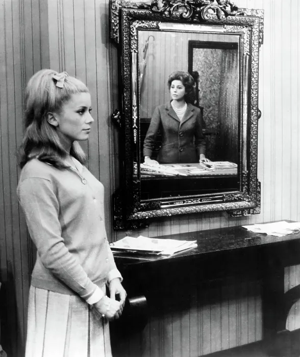 Framed Print : THE UMBRELLAS OF CHERBOURG, (aka LES PARAPLUIES DE CHERBOURG), Catherine Deneuve, Anne Vernon, 1964