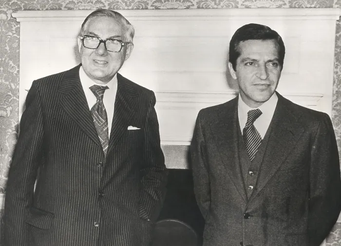 Framed Print : UNITED KINGDOM. ENGLAND. London. The English and Spanish Prime Ministers James Callaghan and Adolfo Surez (1977). AISA / Everett Collection (95070)**US SALES ONLY**