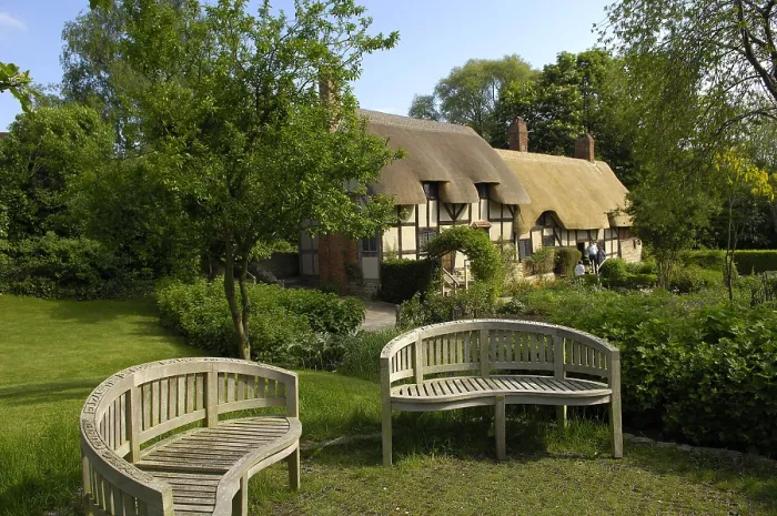 Framed Print : UNITED KINGDOM. ENGLAND. Stratford-Upon-Avon. Anne Hathaway's farmhouse (wife of Shakespeare)called Hewland Farm in Shottery. Bench in the garden