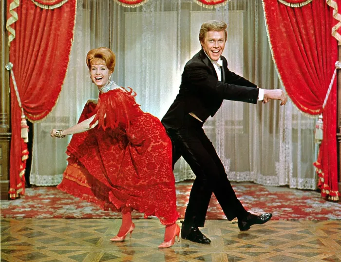 Framed Print : THE UNSINKABLE MOLLY BROWN, Debbie Reynolds, Harve Presnell, 1964
