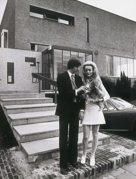 Framed Print : URRABIETA VIERGE, Daniel (1851-1904); CRUYFF, Johan (1948). Johan Cruyff and his wife Danny in Barcelona after signing up with Bara. AISA / Everett Collection**US SALES ONLY** Framed Print : URRABIETA VIERGE, Daniel (1851-1904); CRUYFF, Johan (1948). Johan Cruyff and his wife Danny in Barcelona after signing up with Bara. AISA / Everett Collection**US SALES ONLY**