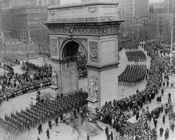 Framed Print : U.S. Army soldiers march through Washington Square Arch in New York City. The four mile long parade began at Washington Square Park and marched up Fifth Avenue. Jan. 12, 1946