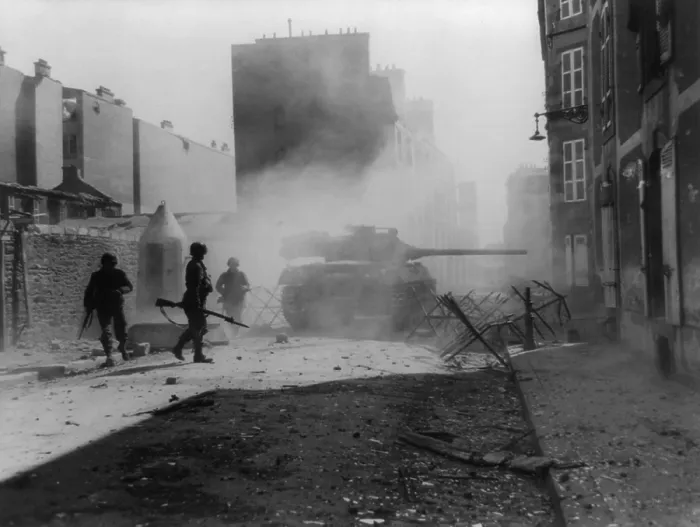 Framed Print : U.S. M18 Hellcat tank fires its 90mm gun point-blank at a German pillbox in Brest, France. Brittany, Sept. 1944. World War 2. (BSLOC_2014_10_81) Framed Print : U.S. M18 Hellcat tank fires its 90mm gun point-blank at a German pillbox in Brest, France. Brittany, Sept. 1944. World War 2. (BSLOC_2014_10_81)