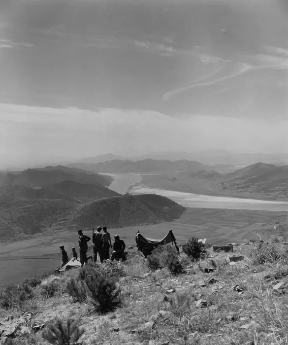 Framed Print : U.S. Marines look out over Naktong River area in South Korea. The hilltop was their battle objective. Aug.-Sept. 1950. Battle of Pusan Perimeter. Korean War, 1950-53