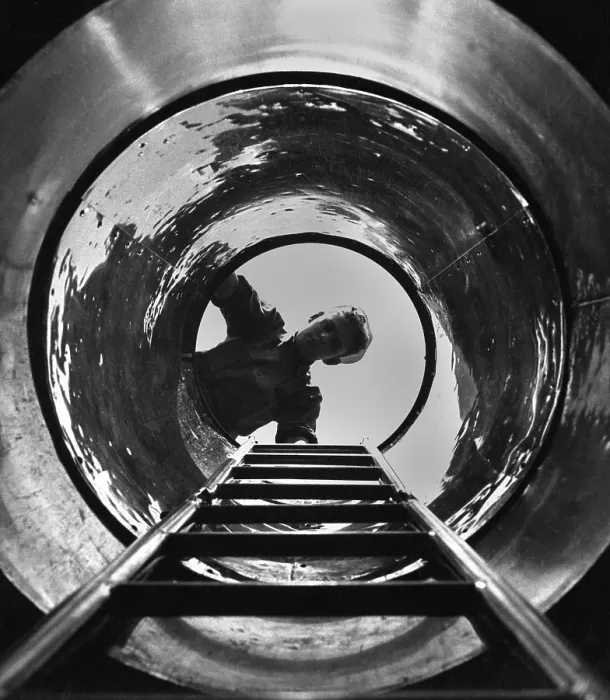 Framed Print : U.S. sailor looks down the hatch the submarine, USS MARLIN at New London, Conn. World War 2, August 1943. (BSLOC_2013_11_120)