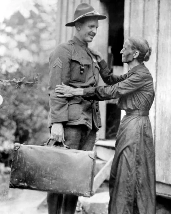 Framed Print : U.S. soldier Alvin York (left), with his mother Mary York, c. 1919.. Courtesy: CSU Archives  /  Everett Collection