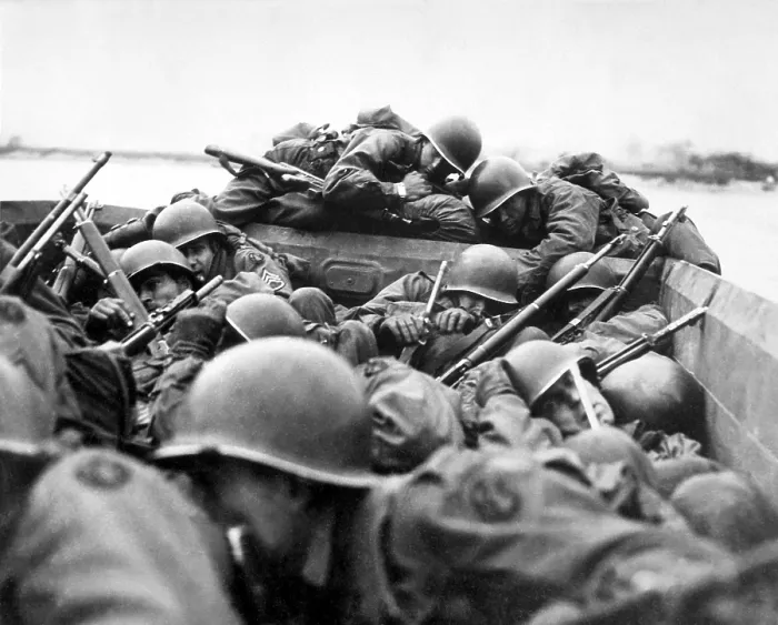 Framed Print : U.S. soldiers crossing the Rhine under enemy fire at Sankt Goar, Germany, March 1945. 89th Infantry Division during World War 2. (BSLOC_2014_8_70)