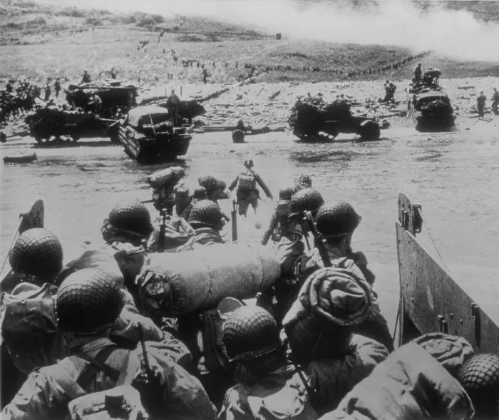 Framed Print : U.S. soldiers landing on Utah Beach, the westernmost landing of the D-Day invasions. In the distance soldiers move inland, as more men and supplies come ashore Framed Print : U.S. soldiers landing on Utah Beach, the westernmost landing of the D-Day invasions. In the distance soldiers move inland, as more men and supplies come ashore