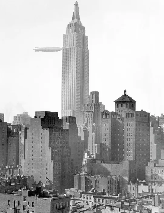 Framed Print : The U.S.S. Akron passing the Empire State Building, New York City, November 3, 1932. Courtesy: CSU Archives / Everett Collection Framed Print : The U.S.S. Akron passing the Empire State Building, New York City, November 3, 1932. Courtesy: CSU Archives / Everett Collection