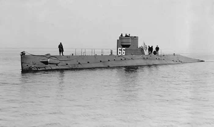 Framed Print : USS O-5 (SS-66) was one of 16 O-class submarines built for the U.S. Navy during World War 1. In 1921 the sub patrolled the Atlantic coast from Cape Cod to Key West, Florida