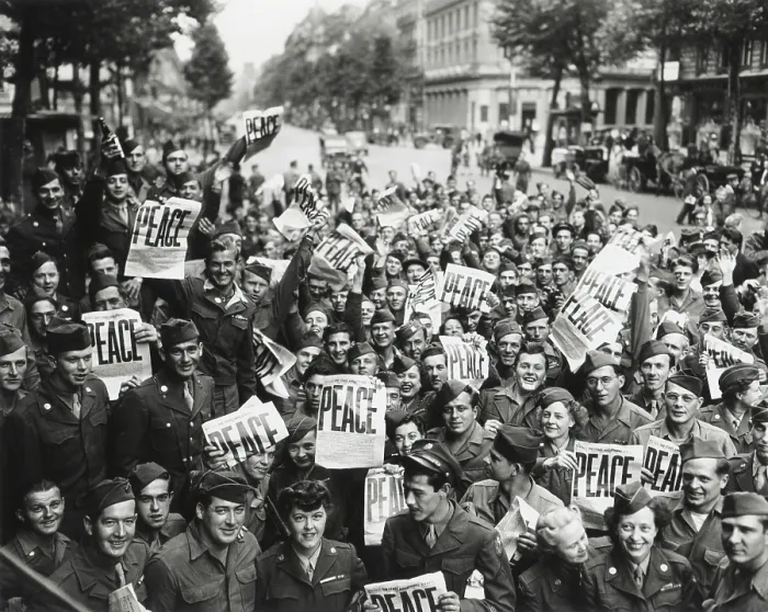 Framed Print : V-J Day in Paris, France. GI's and WACs wave the STARS AND STRIPES headline, PEACE. August 14, 1945. (BSLOC_2015_13_87)