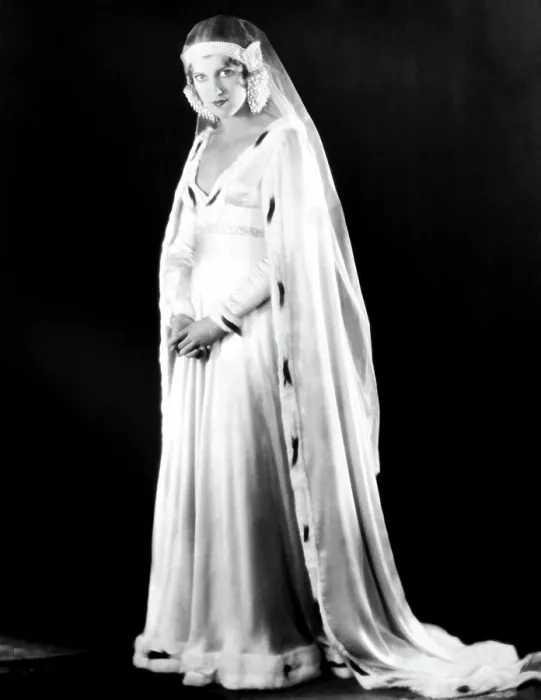 Framed Print : THE VAGABOND KING, Jeanette MacDonald, 1930 Framed Print : THE VAGABOND KING, Jeanette MacDonald, 1930