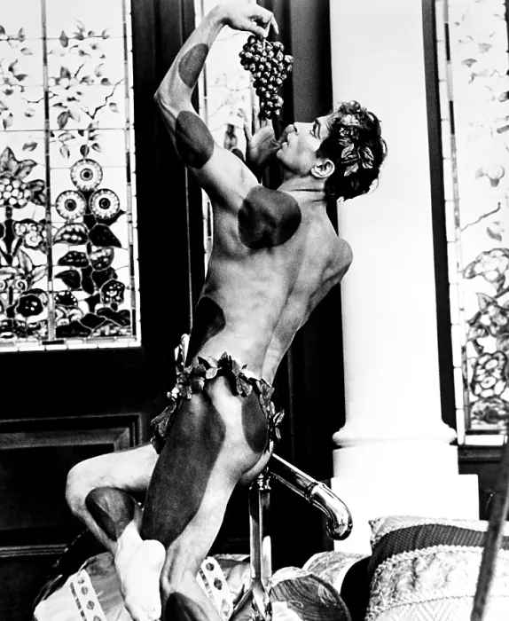 Framed Print : VALENTINO, Rudolf Nureyev, 1977