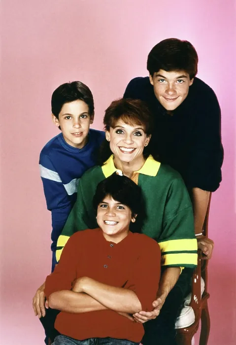 Framed Print : VALERIE, (aka THE HOGAN FAMILY, aka VALERIE'S FAMILY), (standing, from left): Jeremy Licht, Jason Bateman, (middle): Valerie Harper, (bottom): Danny Ponce, (Season 1), 1986-91