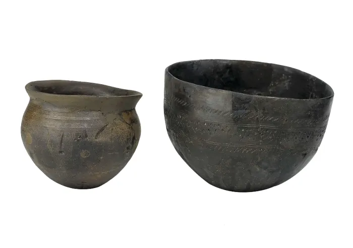 Framed Print : Vase and bowl (4th c. BC) of the Vettones. Celtic art. Ceramics. SPAIN. Madrid. National Museum of Archaeology. Proc: SPAIN. CASTILE AND LEON. Chamartn de la Sierra
