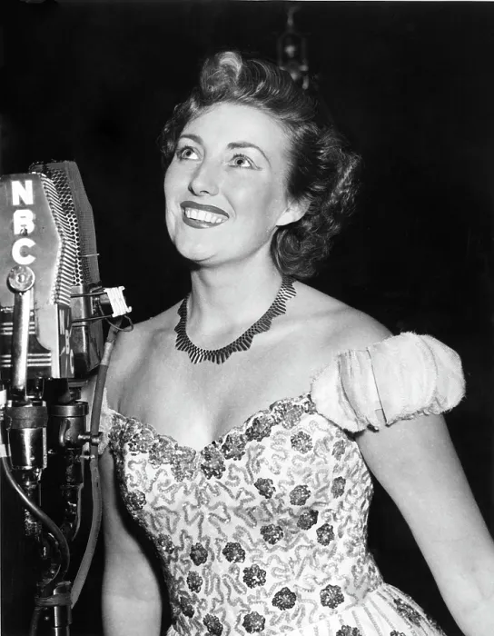 Framed Print : VERA LYNN, appearing on the radio program, THE BIG SHOW, on N.B.C. January, 1952. CSU Archives / Everett Collection