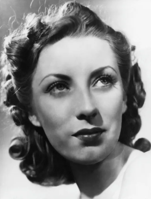 Framed Print : Vera Lynn, ca. early 1940s Framed Print : Vera Lynn, ca. early 1940s