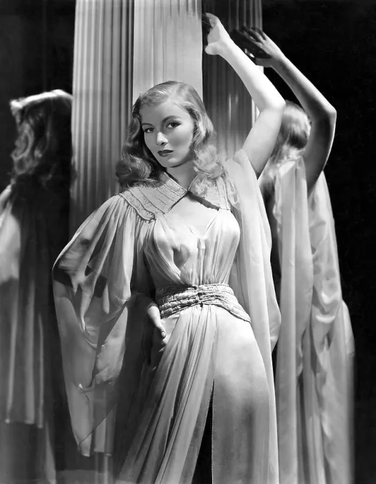 Framed Print : Veronica Lake, Paramount Pictures portrait, ca. 1940s Framed Print : Veronica Lake, Paramount Pictures portrait, ca. 1940s