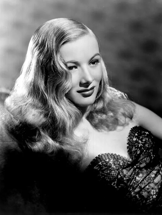 Framed Print : VERONICA LAKE portrait, featuring her famous peek a boo hairstyle. Early 1940's