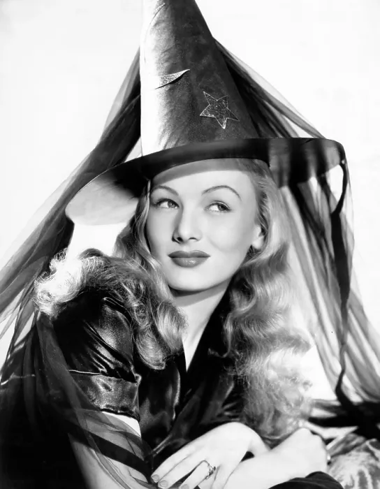 Framed Print : Veronica Lake in publicity pose for I MARRIED A WITCH, 1942