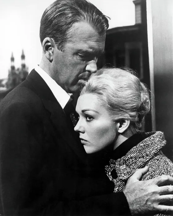 Framed Print : VERTIGO, James Stewart, Kim Novak, 1958 Framed Print : VERTIGO, James Stewart, Kim Novak, 1958