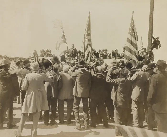 Framed Print : Veterans of the Civil War addressed by President Theodore Roosevelt. Fort Worth, Texas, April 8, 1905, speaking at the Texas & Pacific Railroad Station