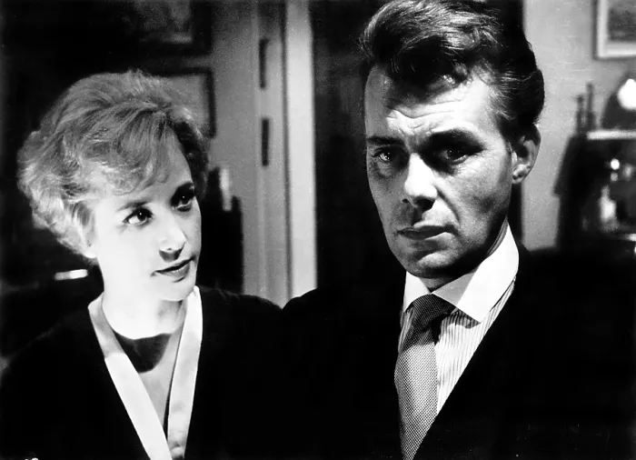 Framed Print : VICTIM, Sylvia Syms, Dirk Bogarde, 1961 Framed Print : VICTIM, Sylvia Syms, Dirk Bogarde, 1961
