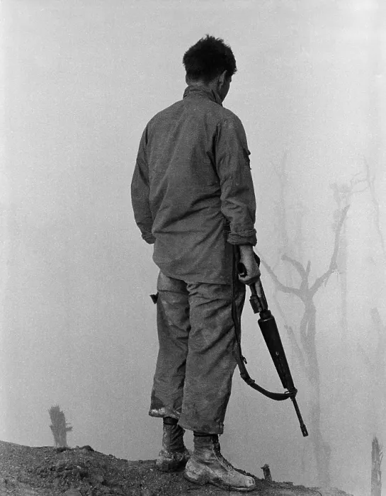 Framed Print : Vietnam War. US Infantryman looks over the fog-shrouded A Shau Valley, a major arm of the Ho Chi Minh Trail. 1969