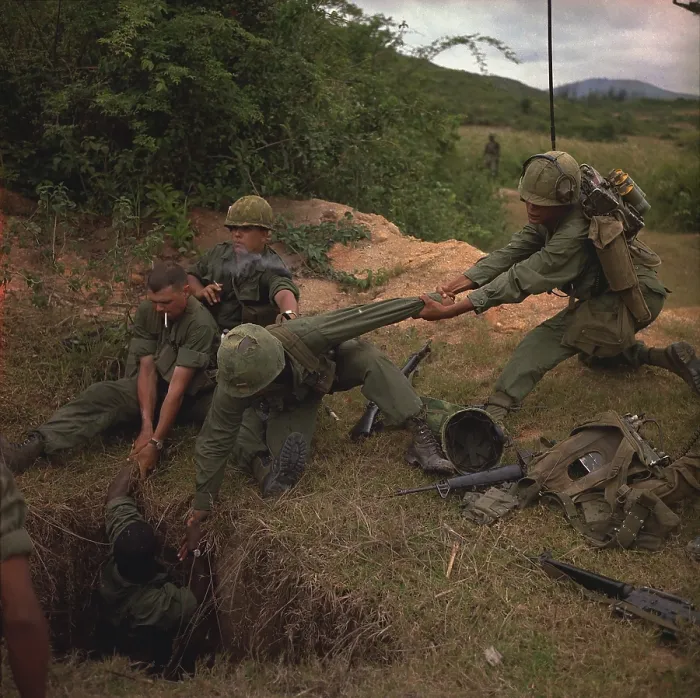 Framed Print : Vietnam War. A US infantryman is lowered into a tunnel by members of the reconnaissance platoon during Operation Oregon