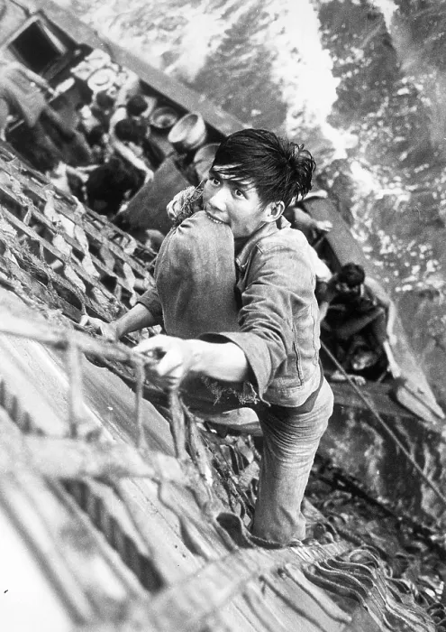 Framed Print : Vietnam War, South China Sea, a Vietnamese Refugee with his belongings secured in between his teeth, climbs a cargo net to the deck of the combat store ship USS White Plains Framed Print : Vietnam War, South China Sea, a Vietnamese Refugee with his belongings secured in between his teeth, climbs a cargo net to the deck of the combat store ship USS White Plains