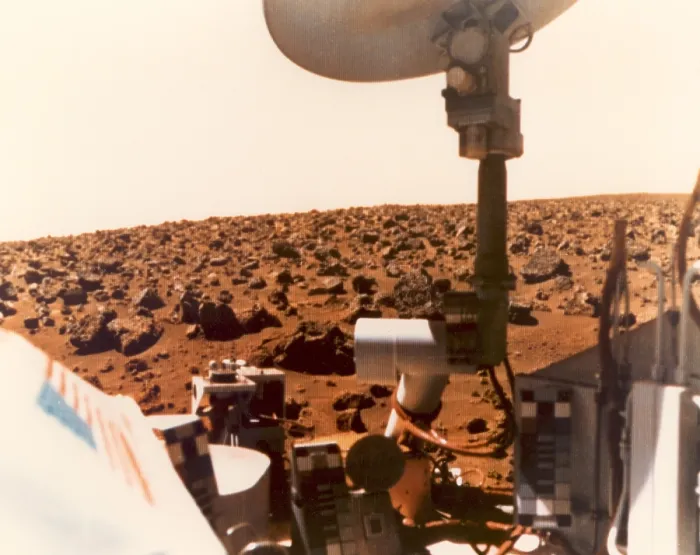 Framed Print : Viking 1 on the Martian surface on July 24, 1976. The sky has a red cast, due to reddish dust in the lower atmosphere