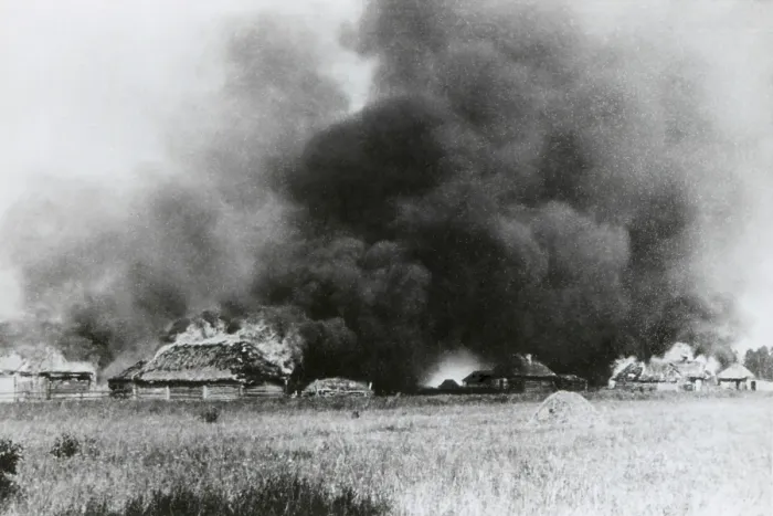 Framed Print : Village on the Densa River in flames during the Nazi invasion of the Soviet Union. August 1941, World War 2. (BSLOC_2014_8_9)