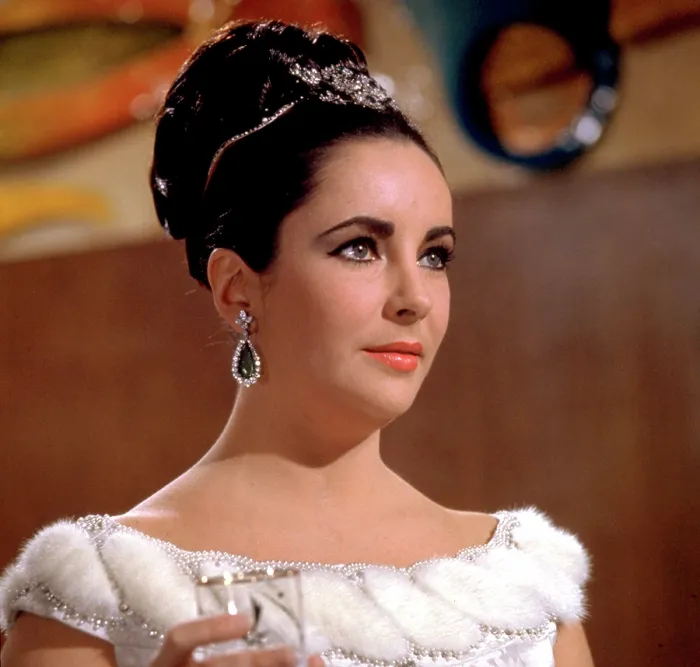 Framed Print : THE V.I.P.S, Elizabeth Taylor, 1963