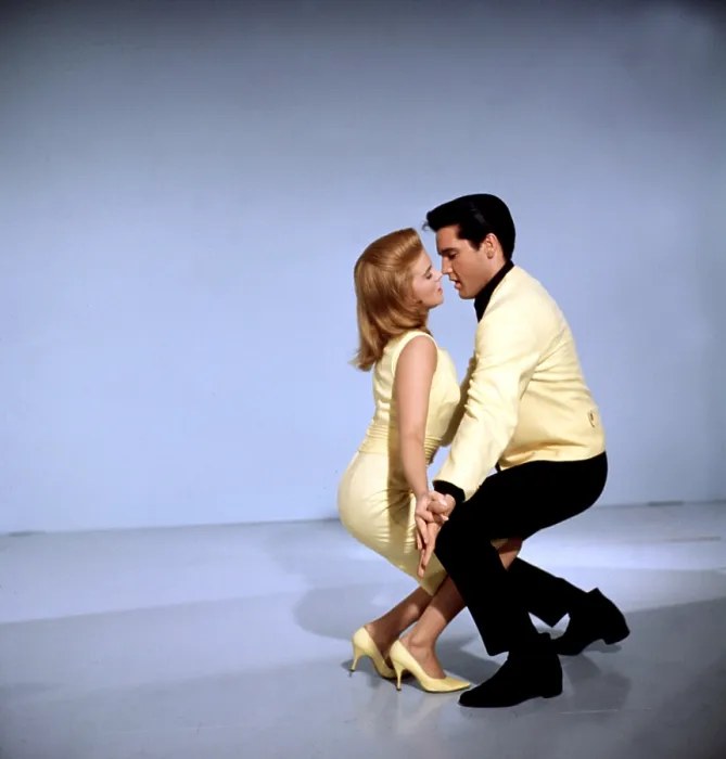 Framed Print : VIVA LAS VEGAS, Ann-Margret, Elvis Presley, 1964 Framed Print : VIVA LAS VEGAS, Ann-Margret, Elvis Presley, 1964