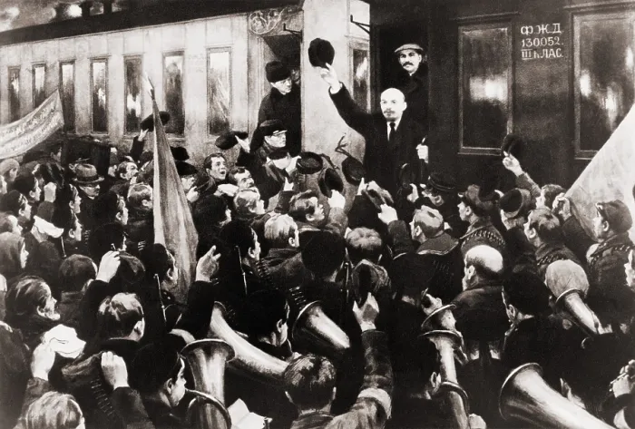 Framed Print : Vladimir Lenin (1870-1924), waving to crowd from train in St. Petersburg during the Russian Revolution. Ca. 1917 Framed Print : Vladimir Lenin (1870-1924), waving to crowd from train in St. Petersburg during the Russian Revolution. Ca. 1917