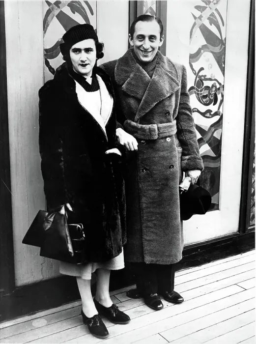 Framed Print : VLADIMIR & WANDA HOROWITZ-Arrival in New York on the S.S Rex. 1934. Courtesy: CSU Archives  /  Everett Collection