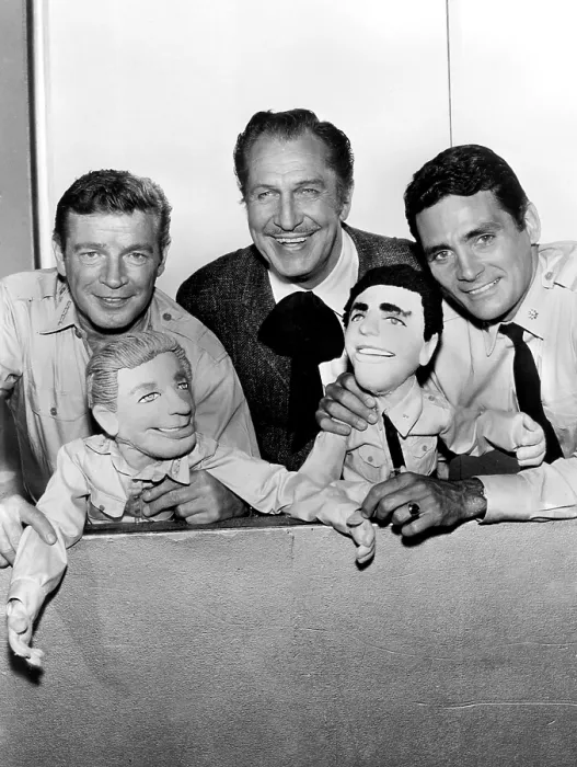 Framed Print : VOYAGE TO THE BOTTOM OF THE SEA, 1964-68, Richard Basehart, Vincent Price, David Hedison, (1967 episode) Framed Print : VOYAGE TO THE BOTTOM OF THE SEA, 1964-68, Richard Basehart, Vincent Price, David Hedison, (1967 episode)