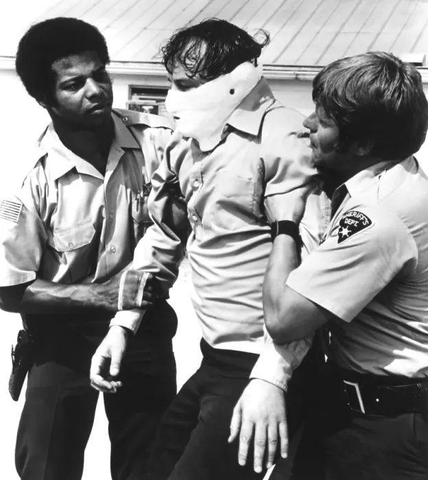 Framed Print : WALKING TALL, Felton Perry (l.), Joe Don Baker (center), 1973