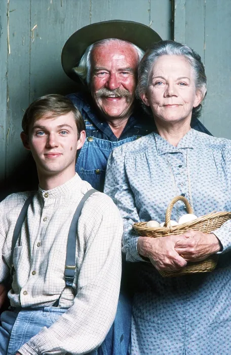 Framed Print : THE WALTONS, from left: Richard Thomas, Will Geer, Ellen Corby, (1976), 1971-1981 Framed Print : THE WALTONS, from left: Richard Thomas, Will Geer, Ellen Corby, (1976), 1971-1981