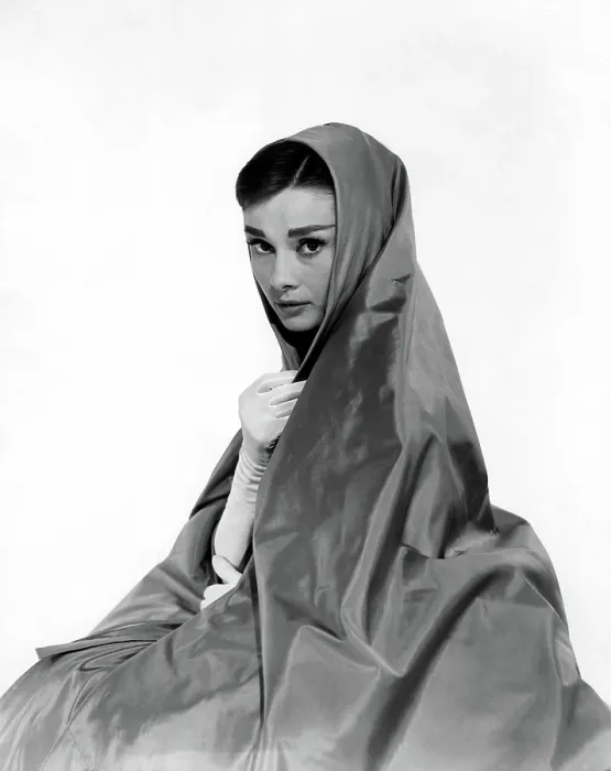 Framed Print : WAR AND PEACE, Audrey Hepburn, 1956, cape