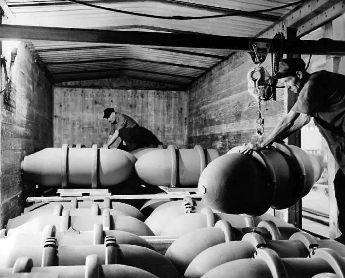 Framed Print : War workers at Blaw-Knox Company's Bomb Finishing Plant load 1, 000-pound general purpose bombs into a freight cars. Nov. 27, 1943