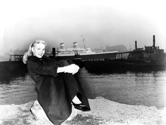 Framed Print : ON THE WATERFRONT, Eva Marie Saint, 1954